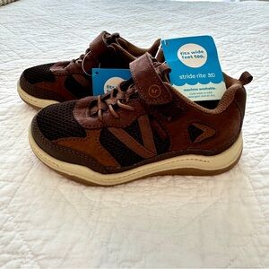 NEW Stride Rite BROWN SNEAKERS size 10.5 Medium or Wide Boys Shoes Easy On